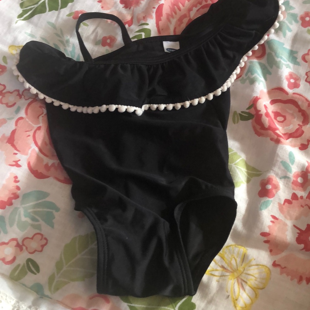 3/10 bundle eligible ⭐️ 12-18M OLD NAVY SWIMSUIT